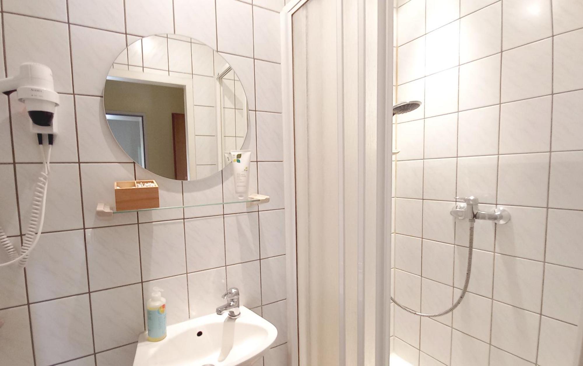 Triskele Haus - Oekologisches Gaestehaus Der Heilstaette Strelitz Neustrelitz Quarto foto